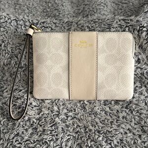 SOLD BRAND NEW! Coach White Wristlet Clutch